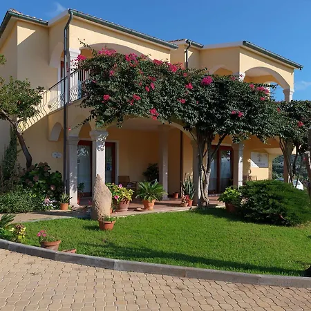 The Fantastic Resid Badus T6sv 2bedapt Sleeps 6