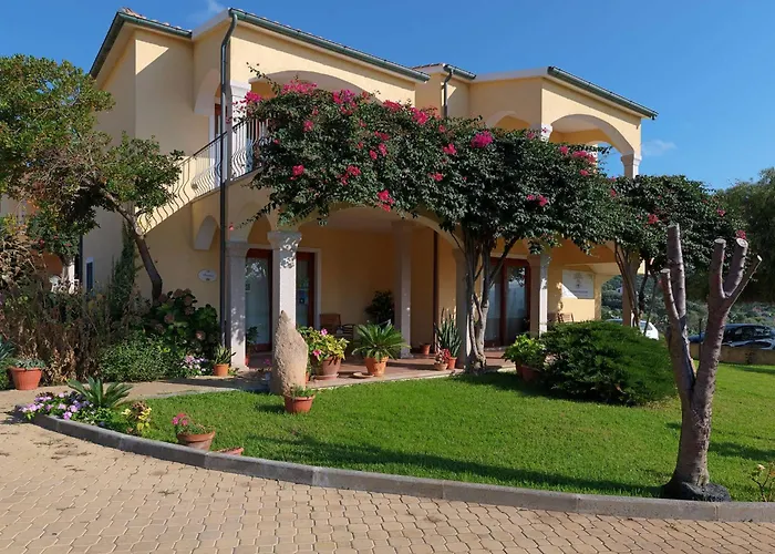 The Fantastic Resid Badus T6sv 2bedapt Sleeps 6 * Badesi
